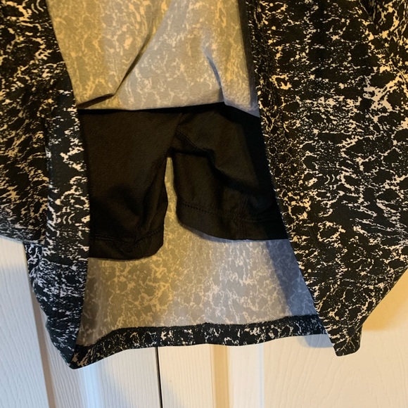 Seg’ments Luxe black & white skort . - Picture 5 of 7